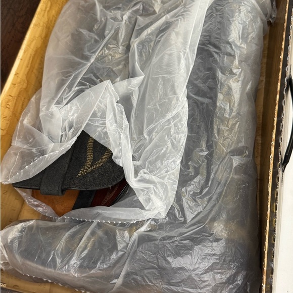 Lucchese Black Distressed Leather Pointed Toe Cowboy Boots Sz 71/2. - Picture 10 of 10